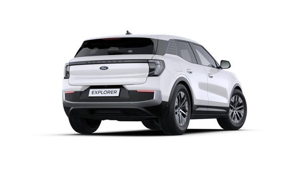 Ford Explorer Electric z bagażnikiem dachowym – ujęcie z przodu